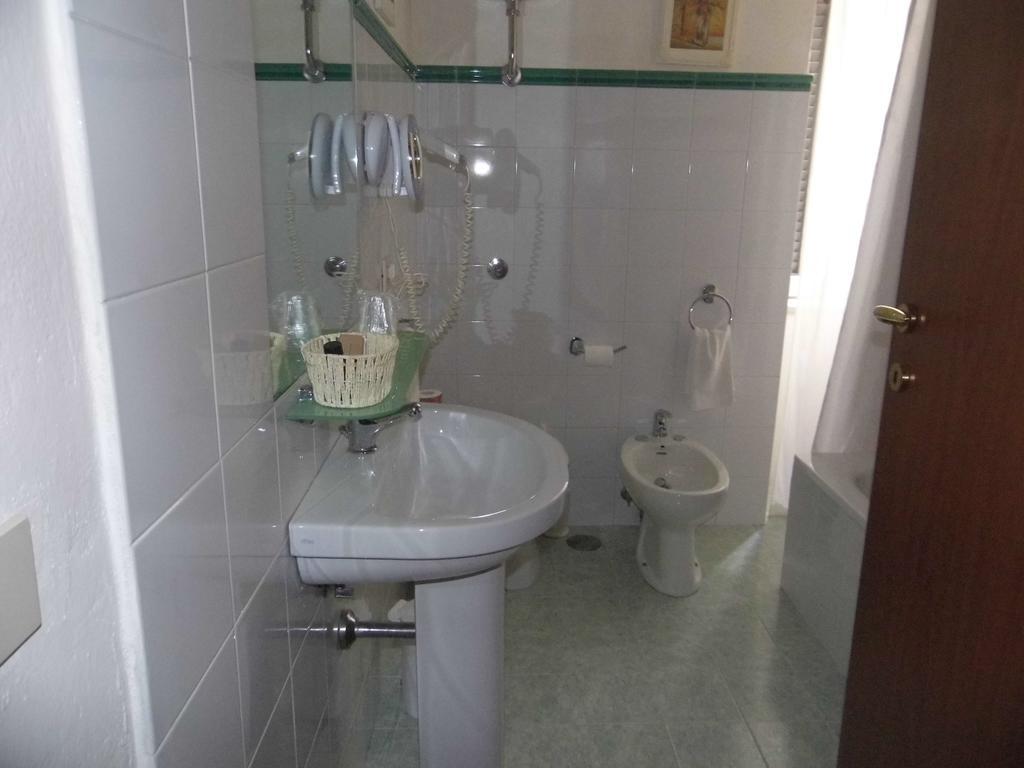 La Residenza Dei Nobili Acomodação com café da manhã Catanzaro Quarto foto